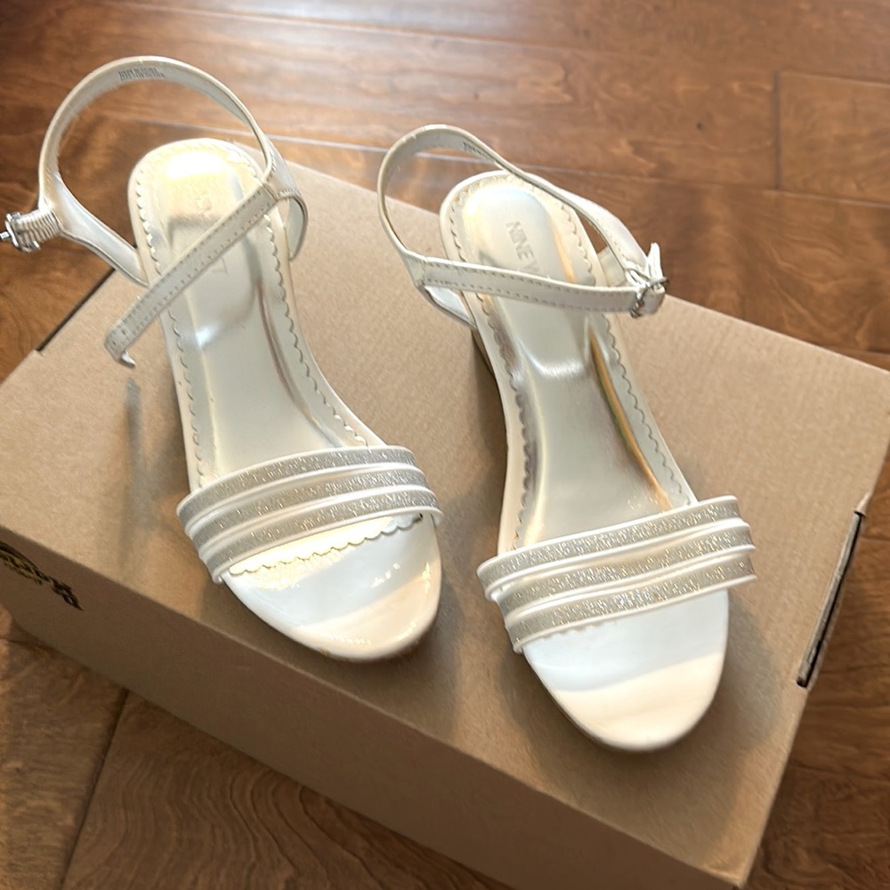 NINE WEST Women size 7 or girls size 5